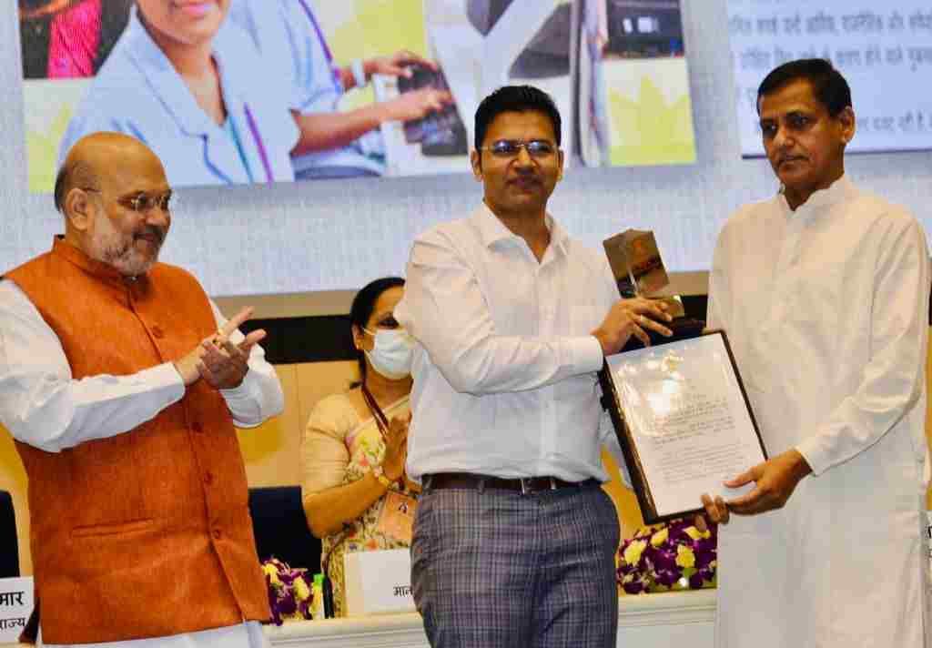 IAS Vikas Jakhar honored with Rajbhasha Gaurav Award