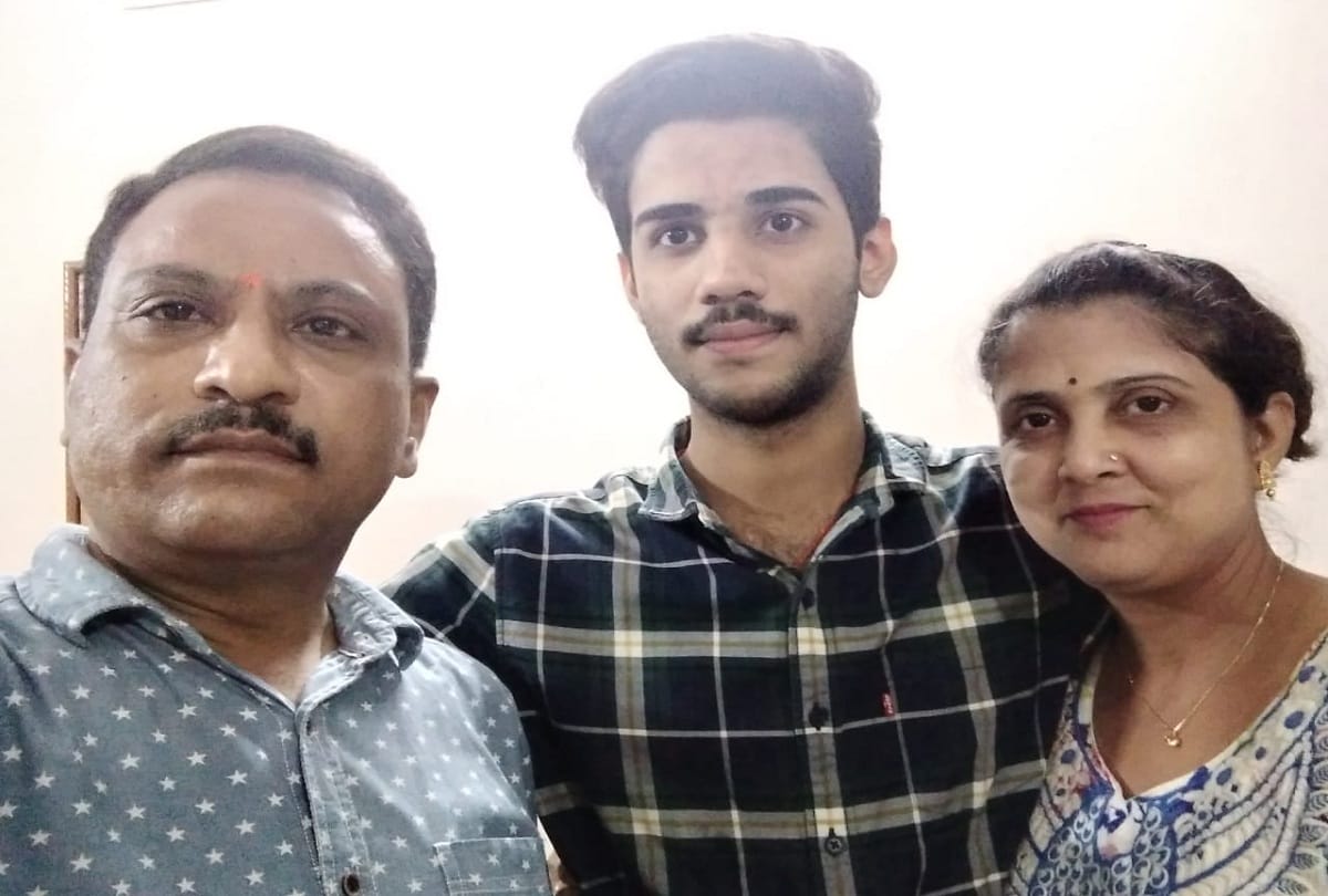 JEE Mains Result Kanpur Akhil Gupta becomes city topper Akhil Gupta All India Rank is 421