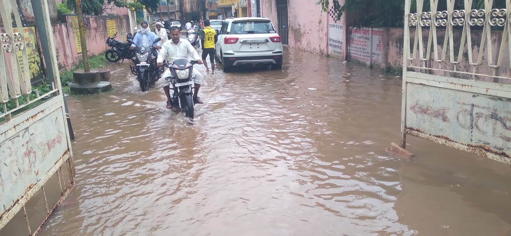 Roads became ponds due to heavy rain, waterlogging in many areas