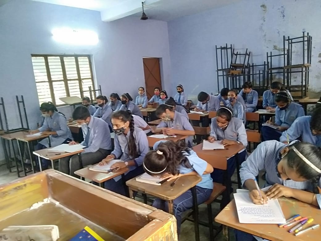 Hindi Diwas celebrated with pomp in schools
