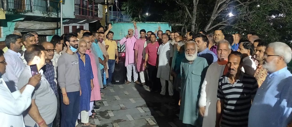 teerth purohit protest in shrinagar