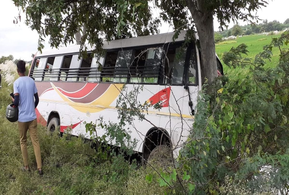 Bus Accident In Mainpuri Many Passengers Injured