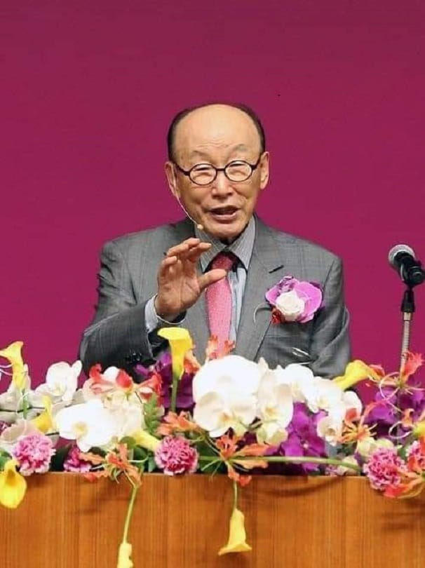 Founder of South Koreas largest church Reverend Cho Yong Gee dies at 85