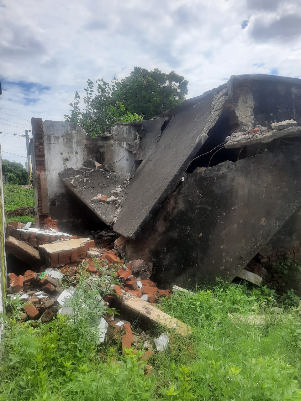 school building collapsed
