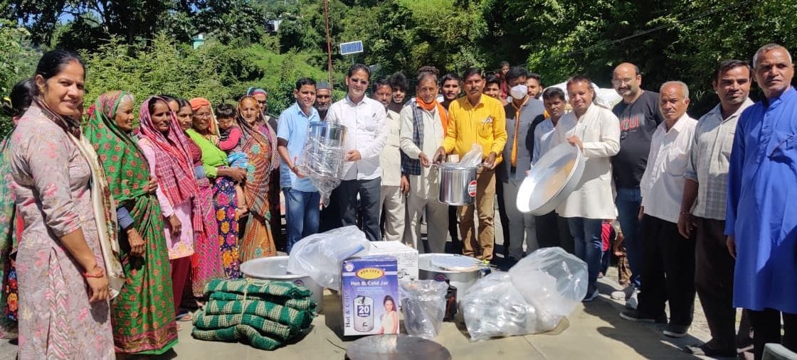 MLA distributed utensils to women's mangal parties