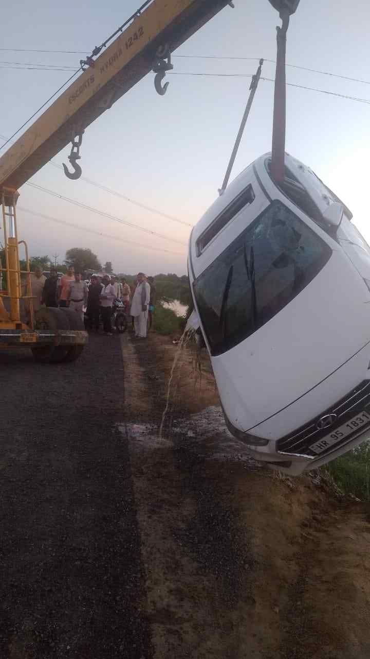 Two friends died due to car falling in the canal, two were rescued