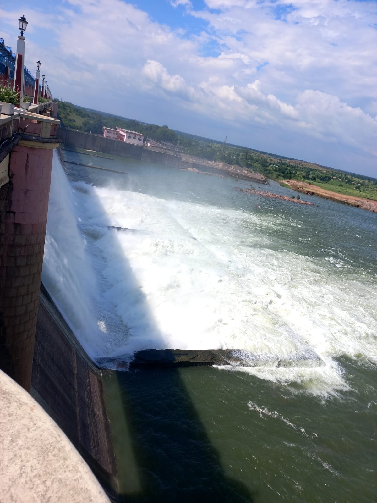 25 quces water discharged from matatila dam