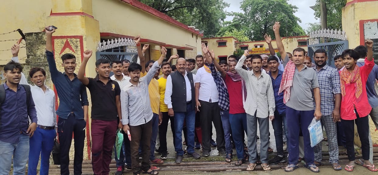 The youth who reached the information of security guard recruitment created a ruckus