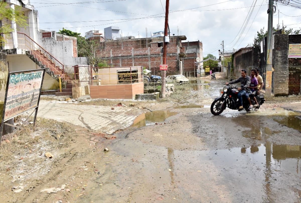 spreading diseases like dengue malaria and diarrhea due to less flood water in Gorakhpur