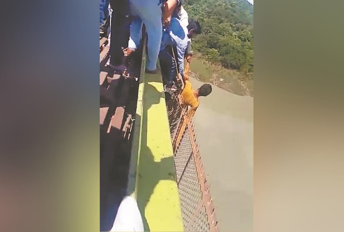 himachal news: Youth jumps off bridge in bilaspur