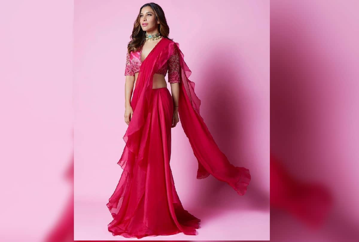 Karwa Chauth 2021 Latest Fashion Sarees Photos And Price
