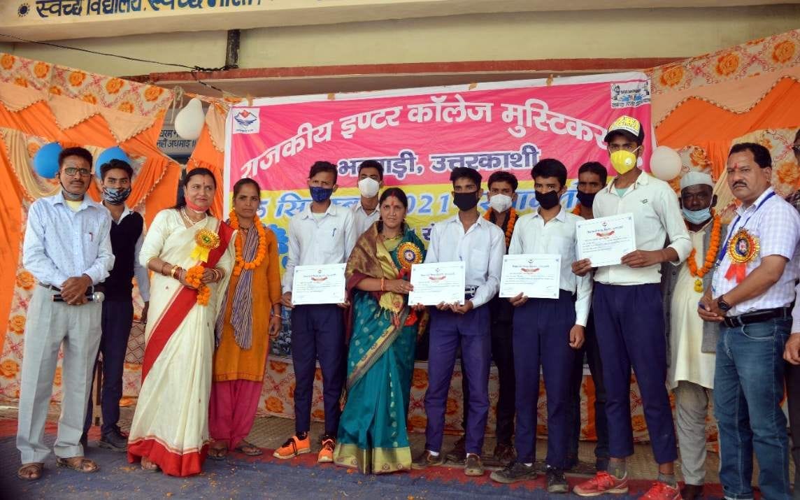 33 students took admission