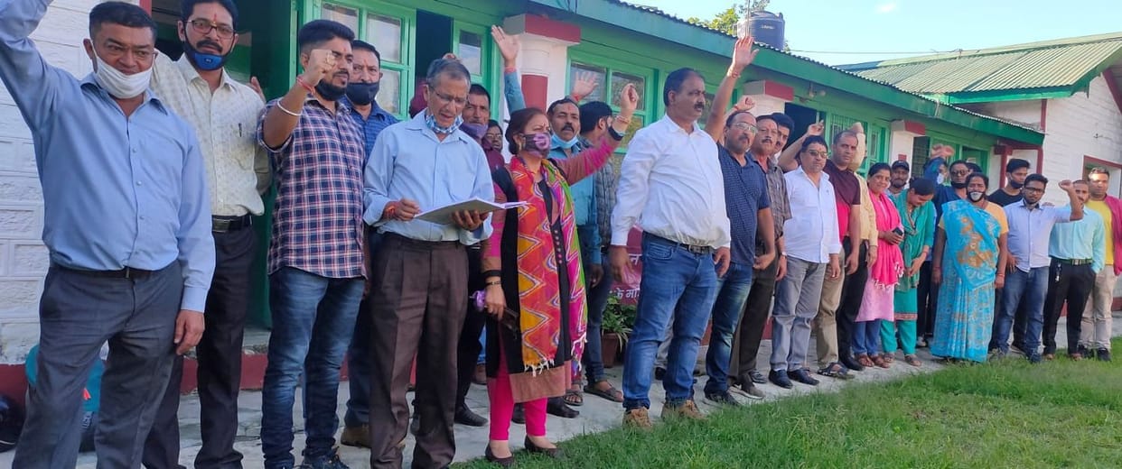 Protest by Staff Union in Pithauragarh