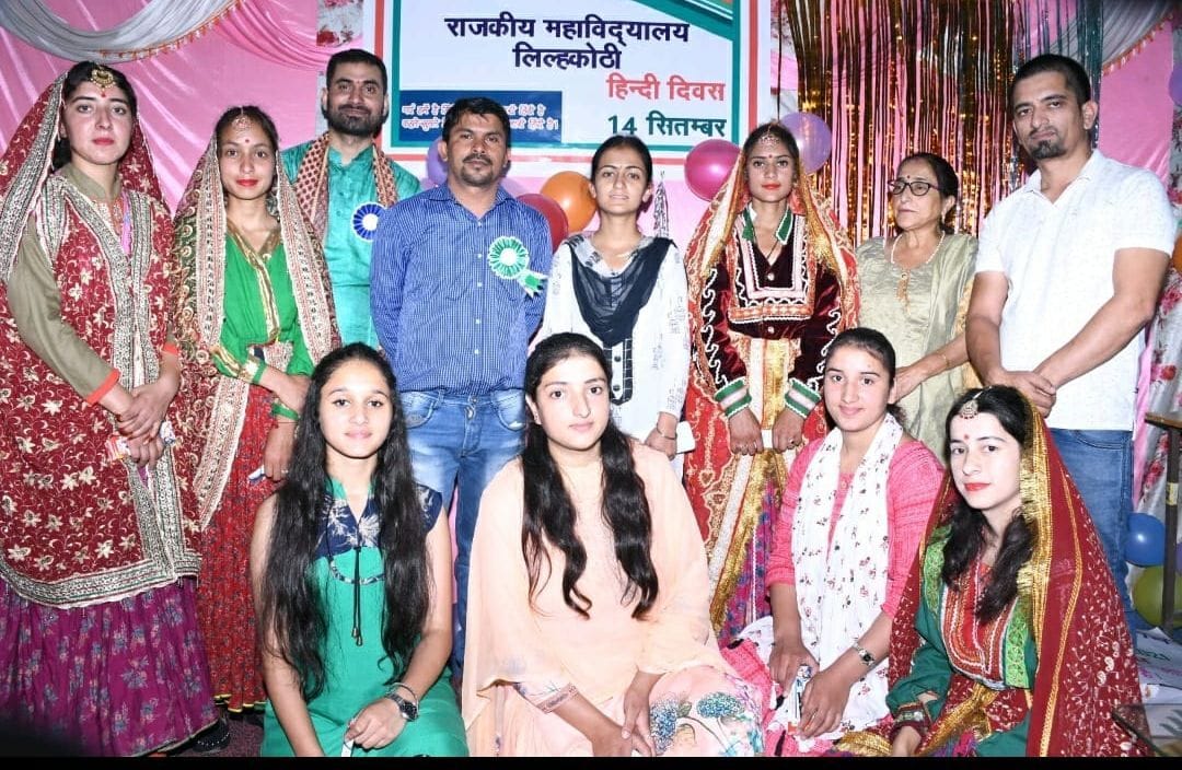 Champa and Pallavi top in poetry recitation