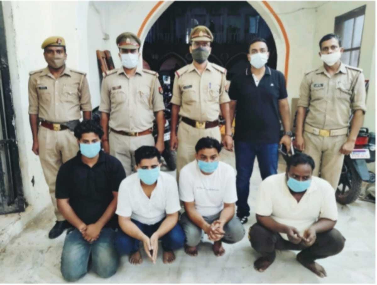 Varanasi jewellery shop 300 gram gold stolen case police revealed some people snatch gold from him shopkeeper was beaten to death on suspicion of theft