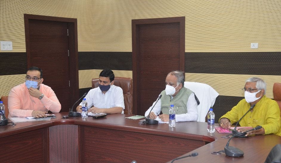 minister Ashutosh Tandon review meeting in Varanasi order to make roads