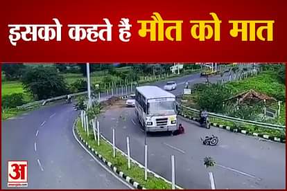viral video: road accident in dahod gujarat