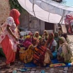 पल्लवी की मौत के बाद विलाप करतीं महिलांए।