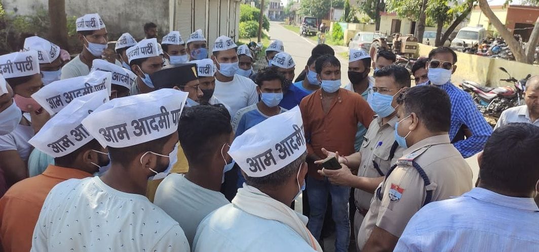 Aam Aadmi Party furious over the arrest of the worker