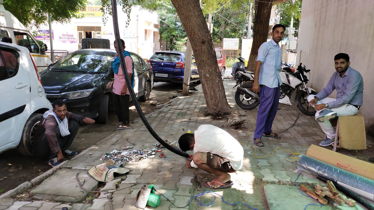 Electricity supply remained closed for one hour in civil hospital, doctors treated in mobile light