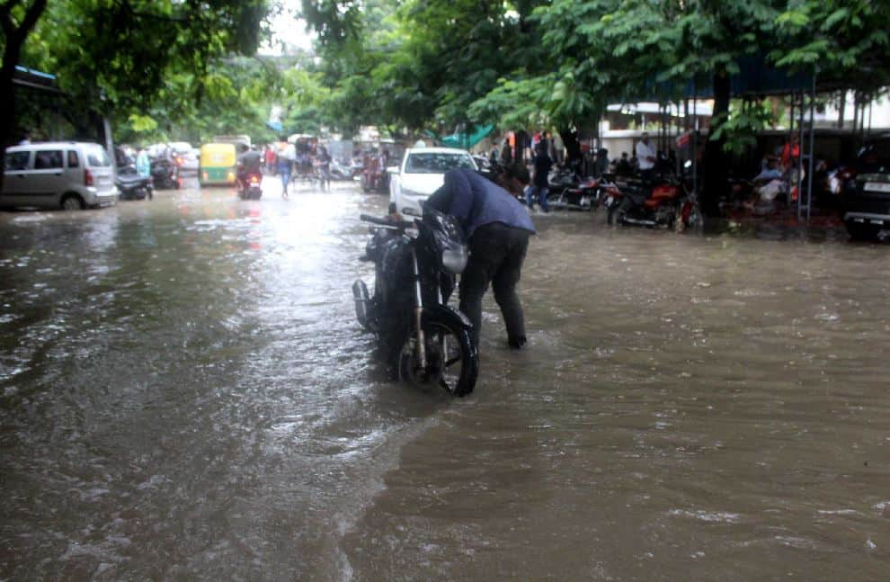 weather update varanasi rain  Ganga water level rises again people living in coastal areas are in tension see photos