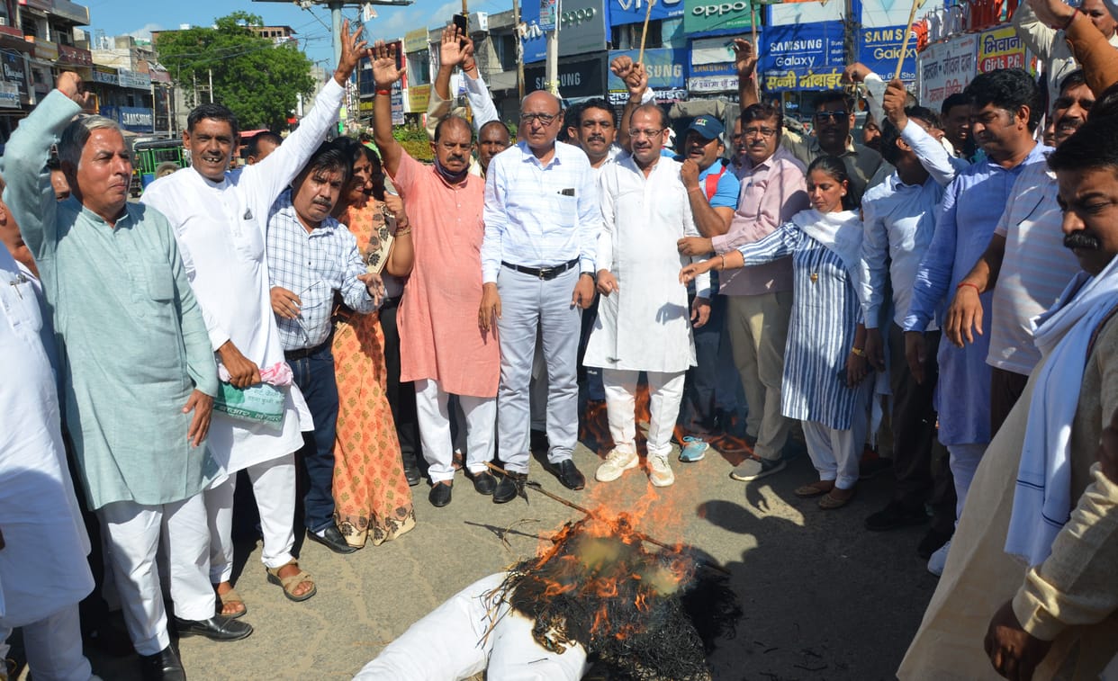 BJP fired in Punjab cm's effigy