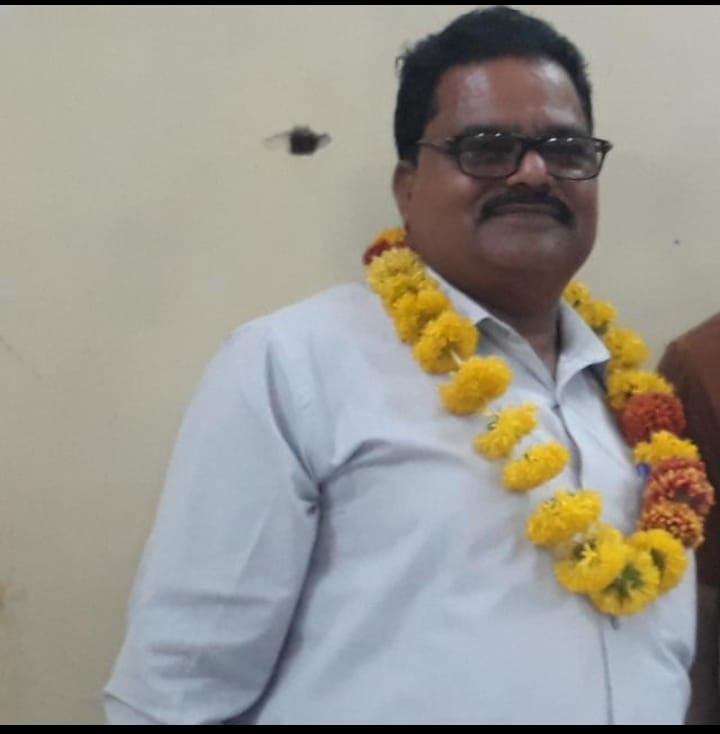 etawah news,LIC agent dies in truck collision