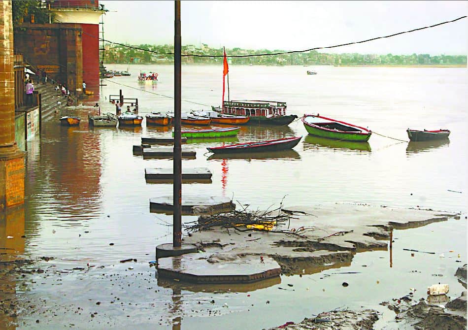 weather update varanasi rain  Ganga water level rises again people living in coastal areas are in tension see photos