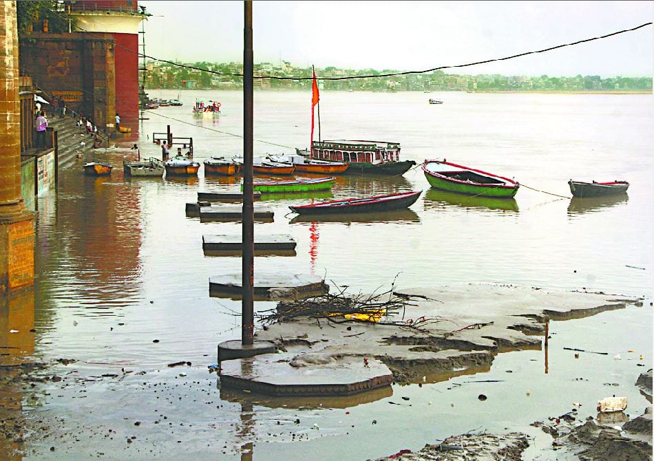 weather update varanasi rain  Ganga water level rises again people living in coastal areas are in tension see photos