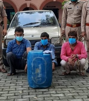 Three thieves caught selling oil from transformer