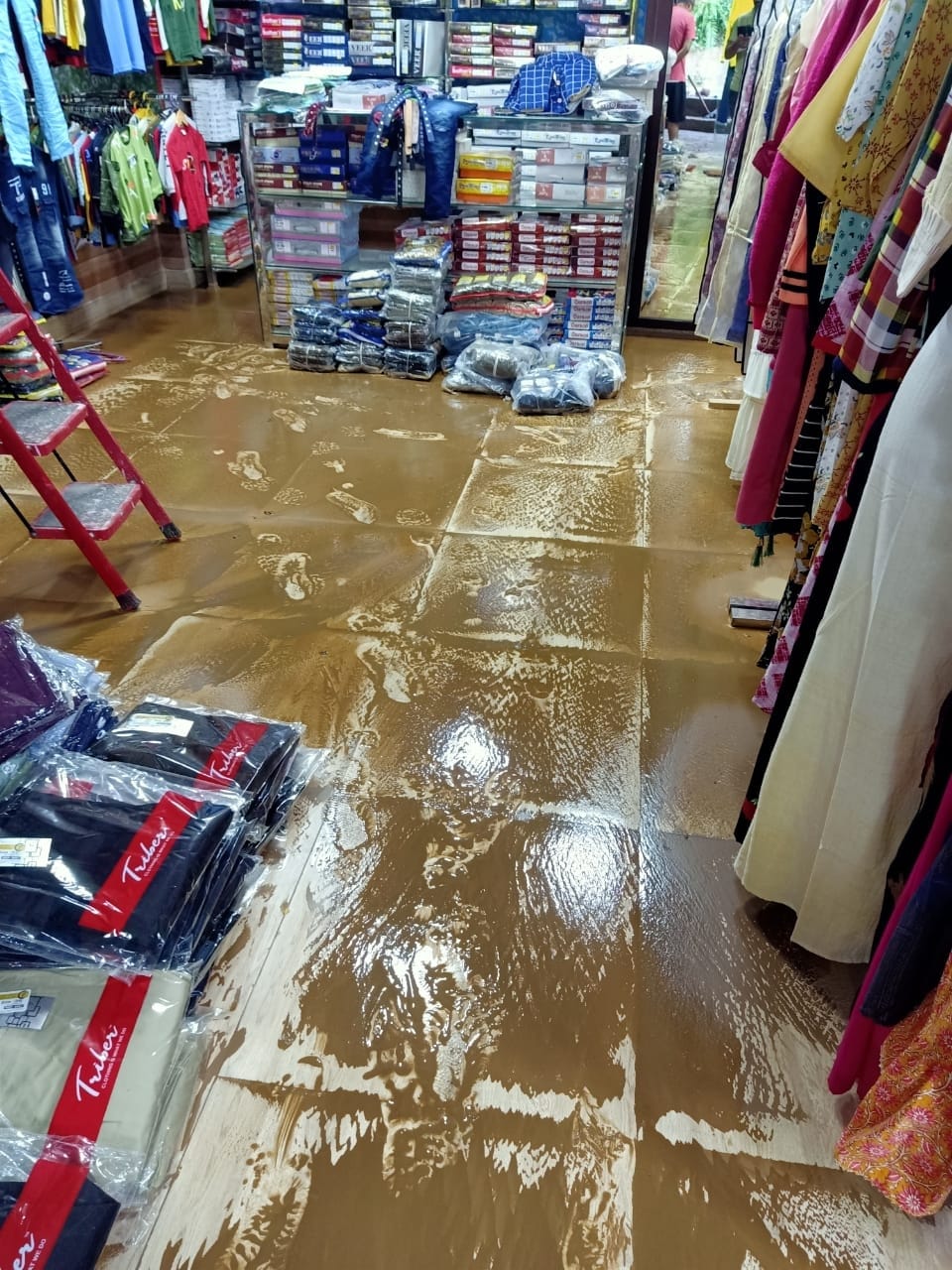 Water and mud entered the shops