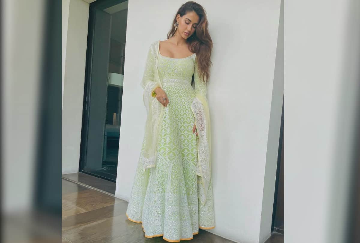 Disha Patani looks hot in black ruffle Dress Photos Viral
