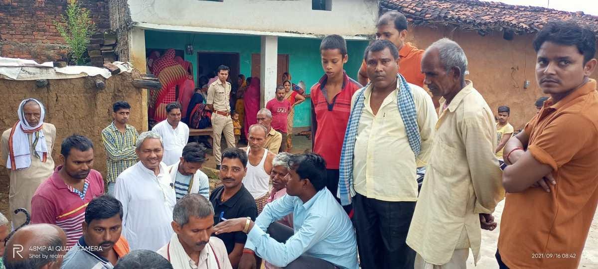 Farmer dies due to current going to field to bringh grass in Sonbhadra
