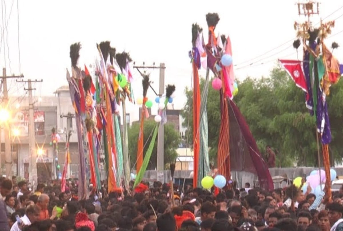 Gogaji Fair luni rajasthan,  People beat themselves with chains to please God