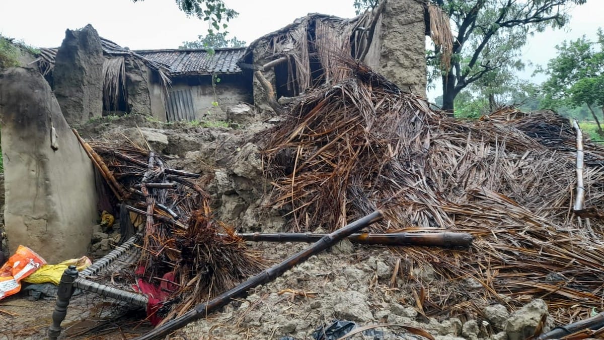 many people died due to house collapsed buried in rubble and many injured in jaunpur