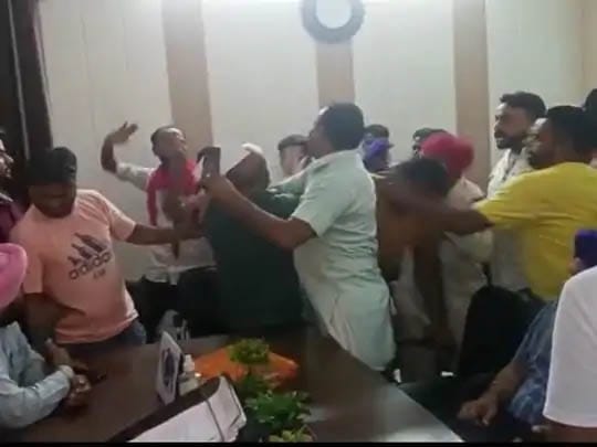 Safai Karamcharis beat up Congress leader in council office