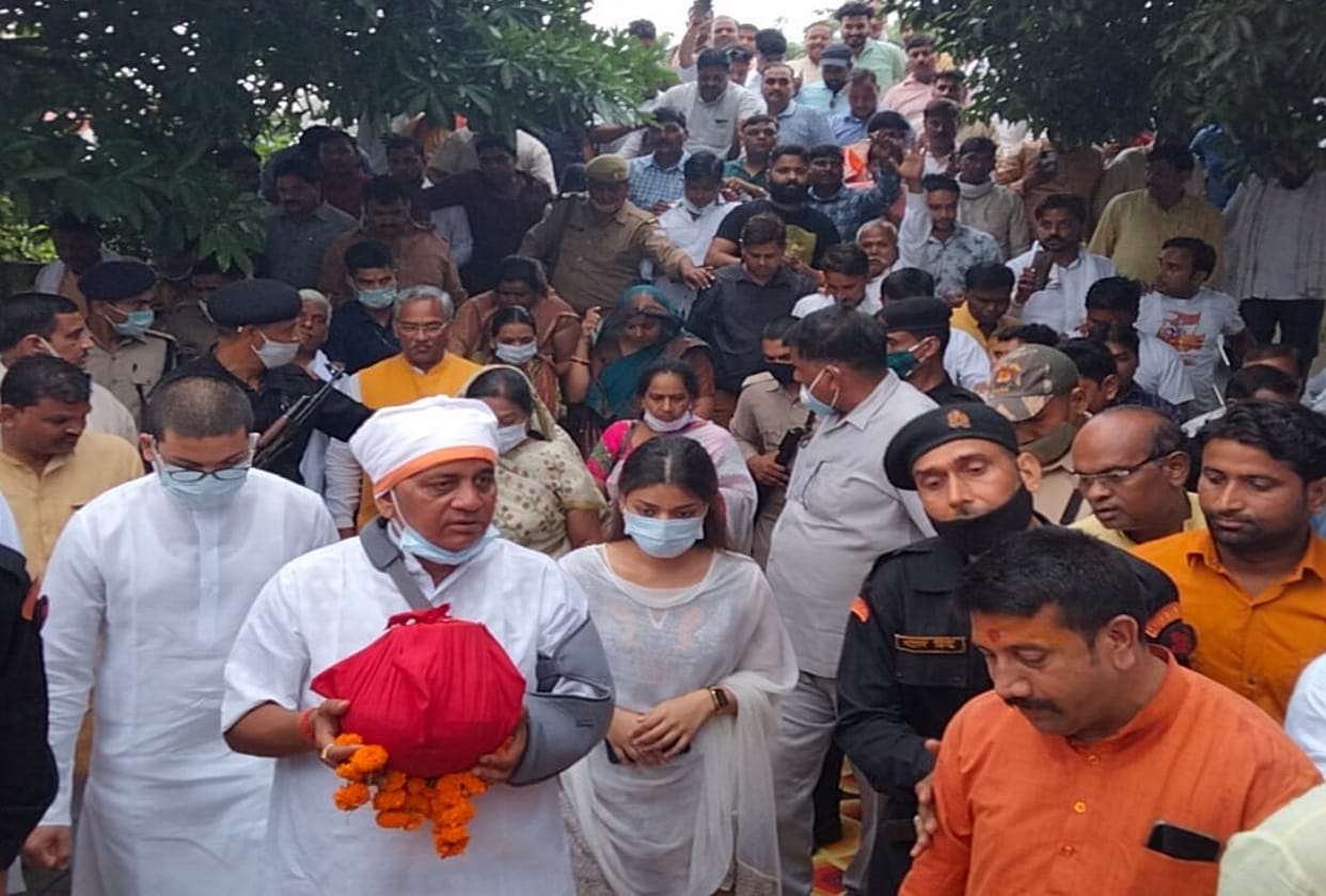 uttarakhand news: UP former cm kalyan singh ashes immersed in ganga river at haridwar