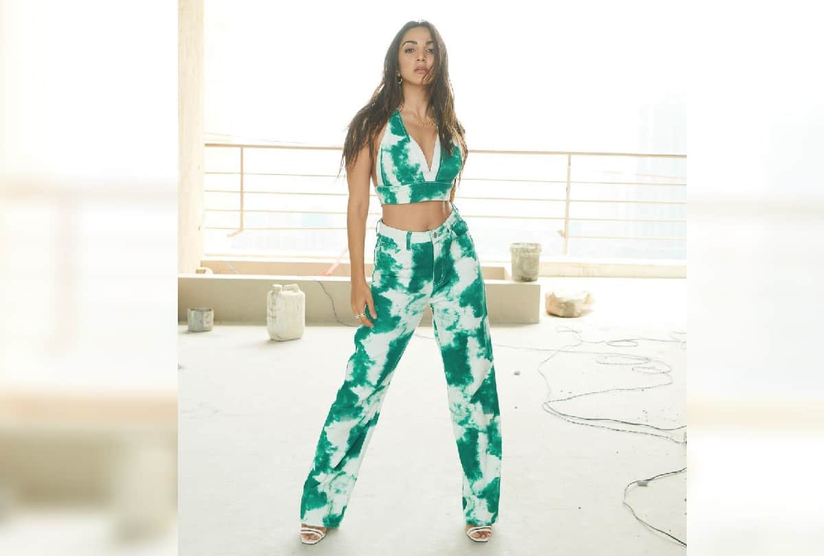 Kiara advani White green printed Bralette tie dye outfits on trend