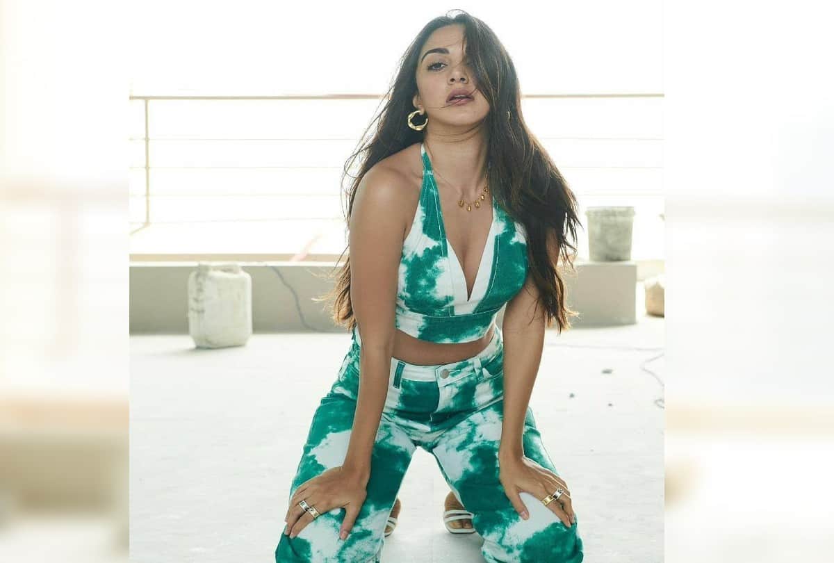 Kiara advani White green printed Bralette tie dye outfits on trend