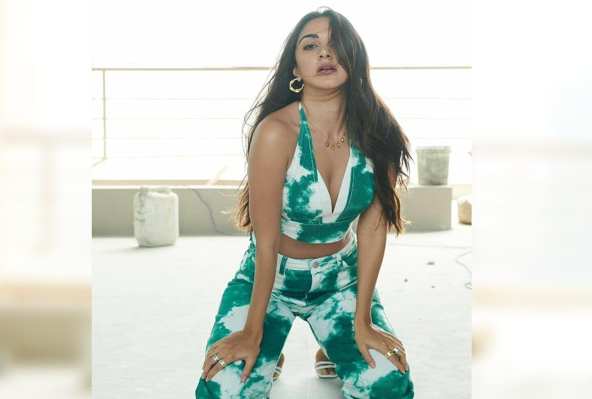 Kiara advani White green printed Bralette tie dye outfits on trend