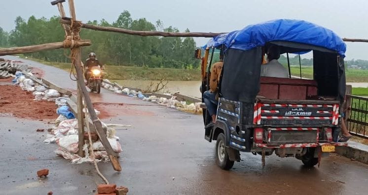 Rapti's water level receded, the erosion stopped, the danger remained