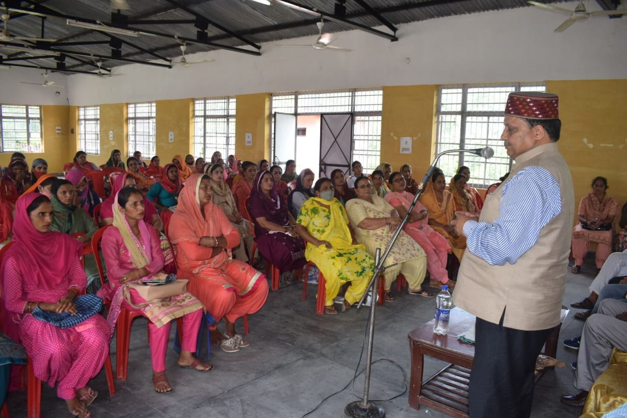 Take advantage of labor schemes: Kanwar