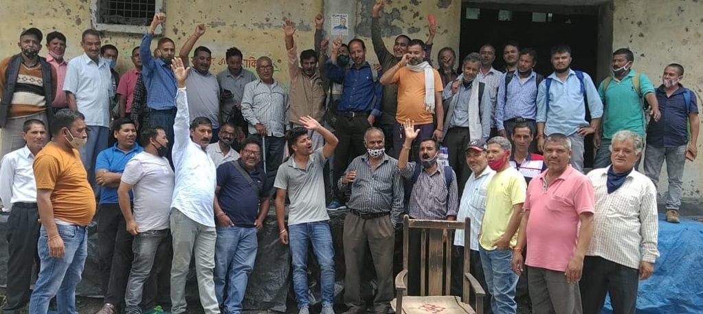 Demonstration of cheap gall sellers against the government