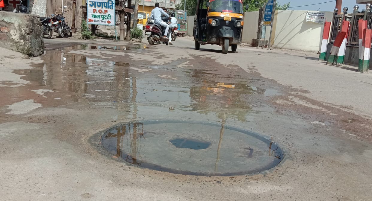 Water flowing on the road, people's throats dry in homes