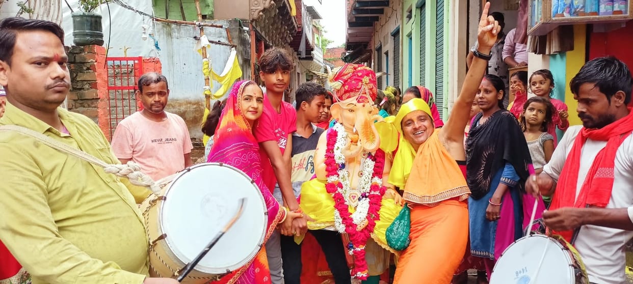 Ganesh idol immersion with cheers