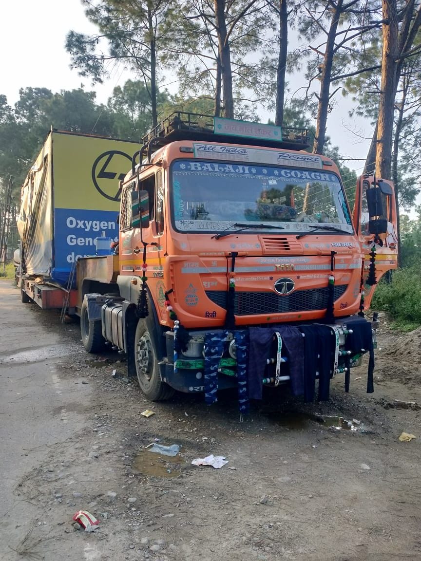 The trolley brought the oxygen plant trapped in Hiranagar due to the narrowing of the road