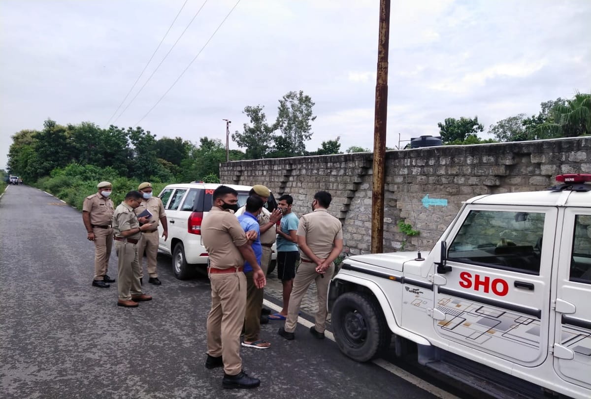 Deadbody of a woman found by road side in Indirapuram Ghaziabad