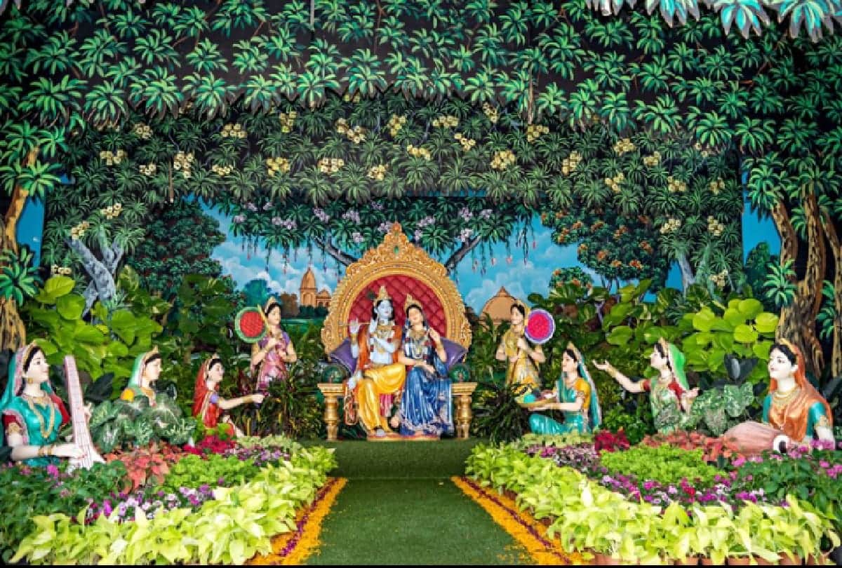 mysterious places in India Nidhivan does lord krishna still come to Nidhivan to perform raasleela