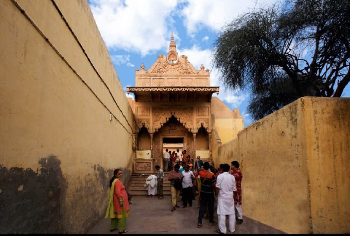 mysterious places in India Nidhivan does lord krishna still come to Nidhivan to perform raasleela