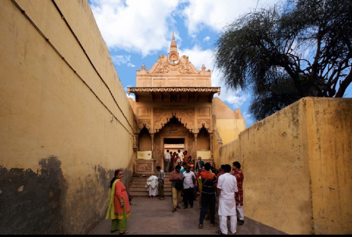 mysterious places in India Nidhivan does lord krishna still come to Nidhivan to perform raasleela